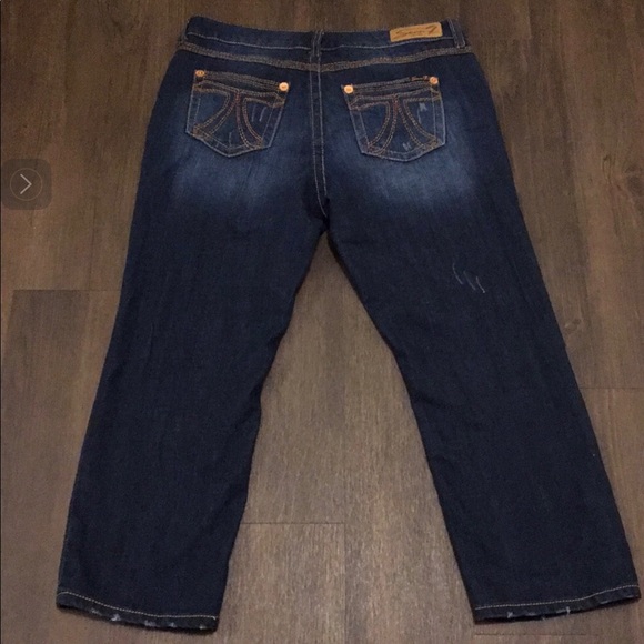 Seven7 Women Distressed Stretch Jeans Capri - Picture 5 of 5